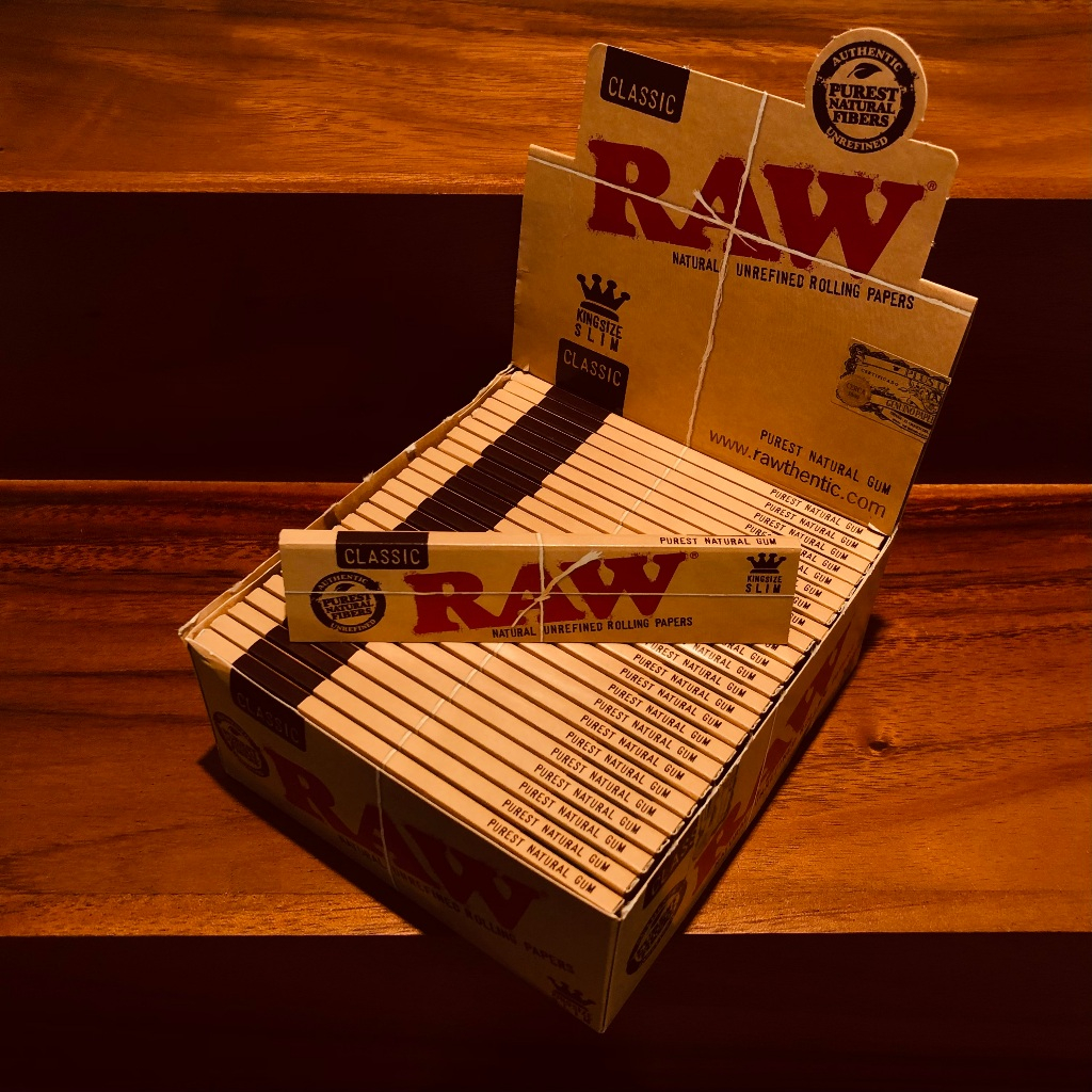 กระดาษโรล RAW รุ่น Classic ขนาด King Size Slim ยาว 110 มม. ไม่ผ่านการฟอกสี ไร้สารเคมี คุณภาพดีจาก Raw Thailand