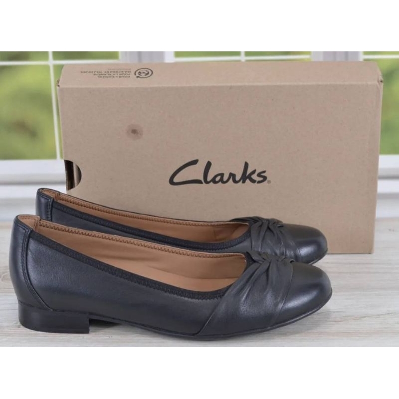 Clarks รองเท้าเพื่อสุขภาพแบรนด์ดังจากประเทศอังกฤษ ลดราคาเยอะมากกว่า 90% สินค้าของแท้ มือหนึ่ง