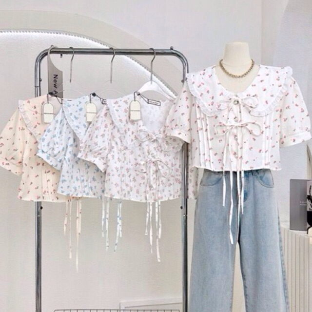 เสื้อครอปคอบัวระบายลูกไม้แต่งโบว์แขนสั้นผ้าลายดอก อก38“