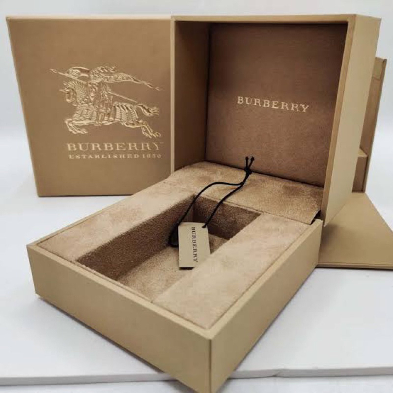 ลดอีก12% กล่องนาฬิกา Burberry watch ของแท้ ของใหม่ พร้อมคู่มือ การ์ด