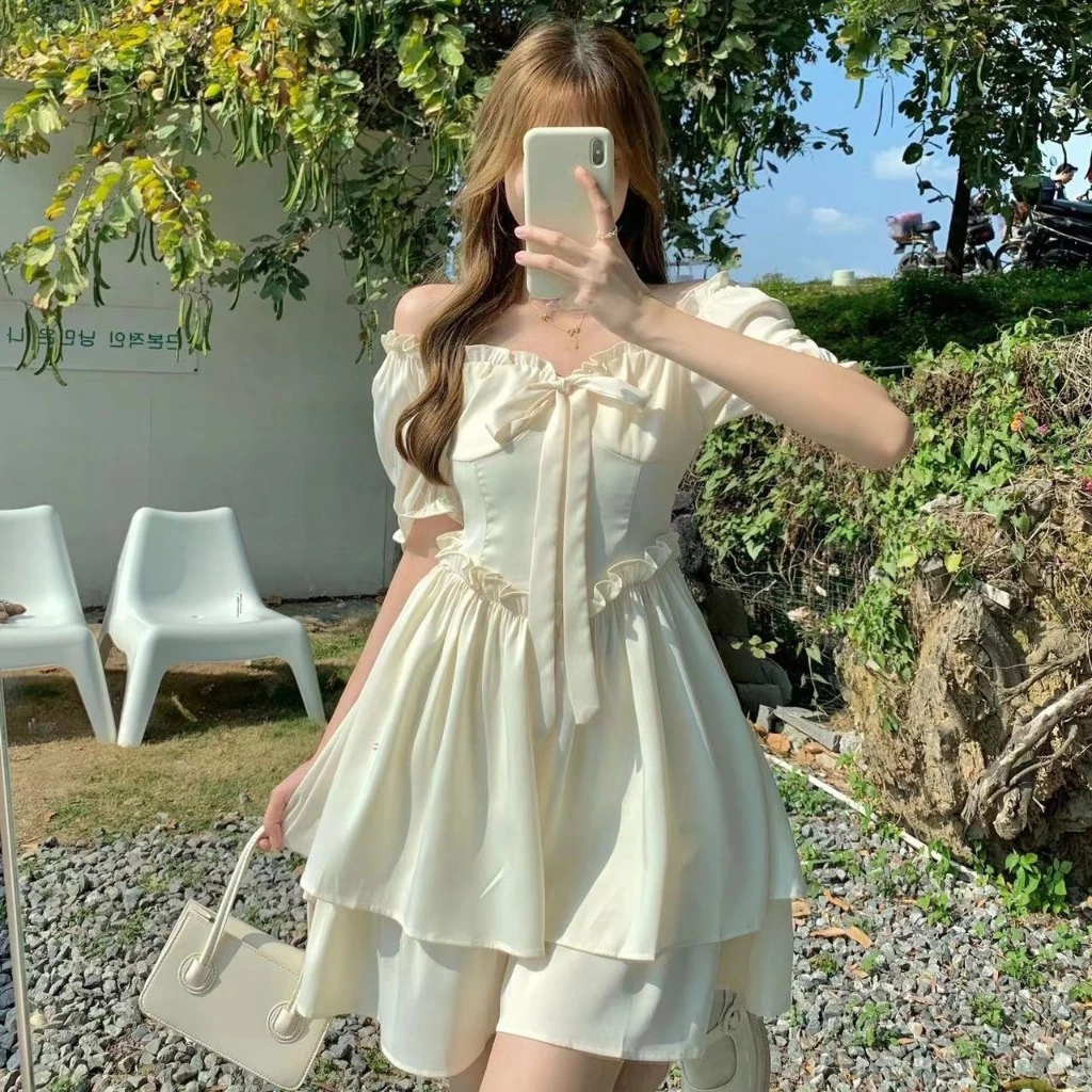 เสื้อผ้าผู้หญิง เดรสสีขาว กระโปรงทรงสลิม ทรงสวย