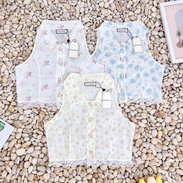 เสื้อแขนกุดคอปกแต่งลูกไม้ผ้าลายดอก