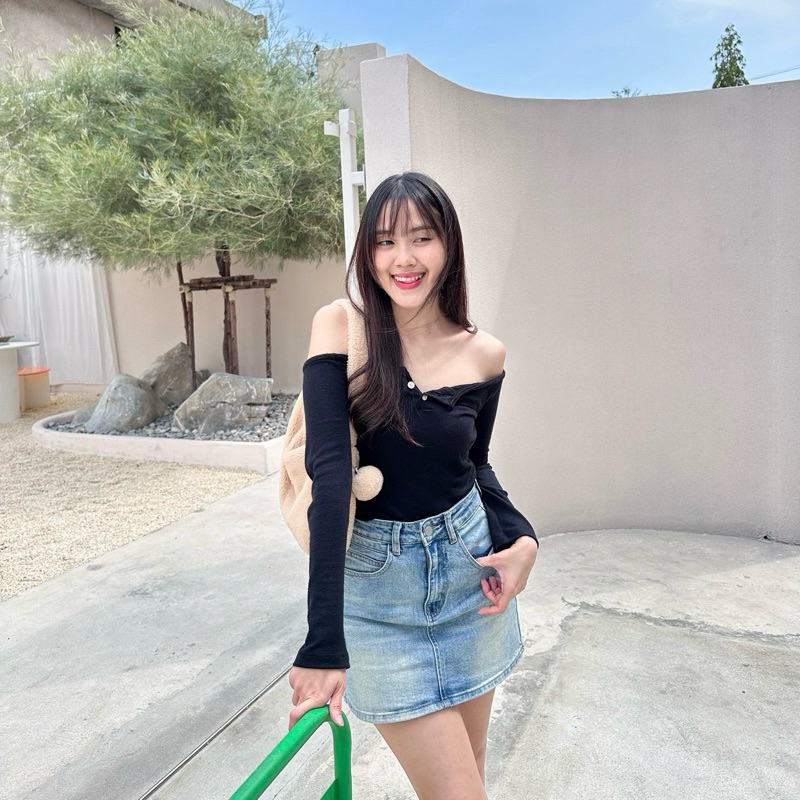 ส่งต่อเสื้อปาดไหล่แขนยาว แบรนด์ Saturday Mania สีดำ ส่งฟรี‼️