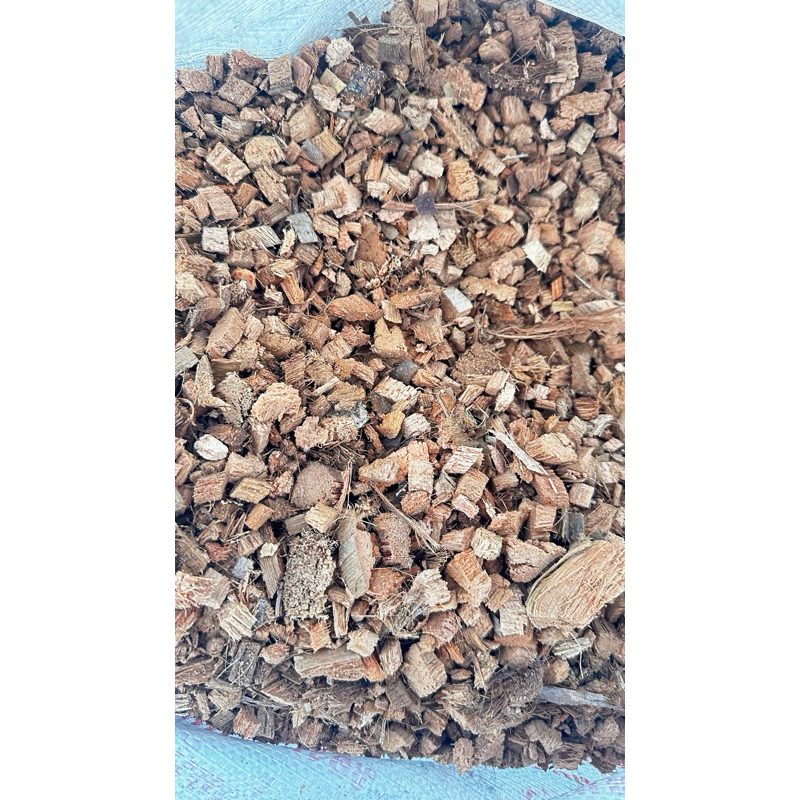 กากมะพร้าวสับเล็ก,ใหญ่น้ำหนักประมาณ4.5กิโลต่อ1กระสอบ แถมฟรีฮิวมิค5กรัม (แบบธรรมดาไม่ล้างสารนะคะ)