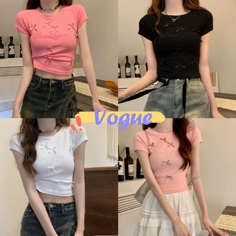 Vogue พร้อมส่ง เสื้อครอปไหมพรมแขนสั้น คอกลม ดีเทลปักตัวอักษร ติดโบว์ (X299-1)