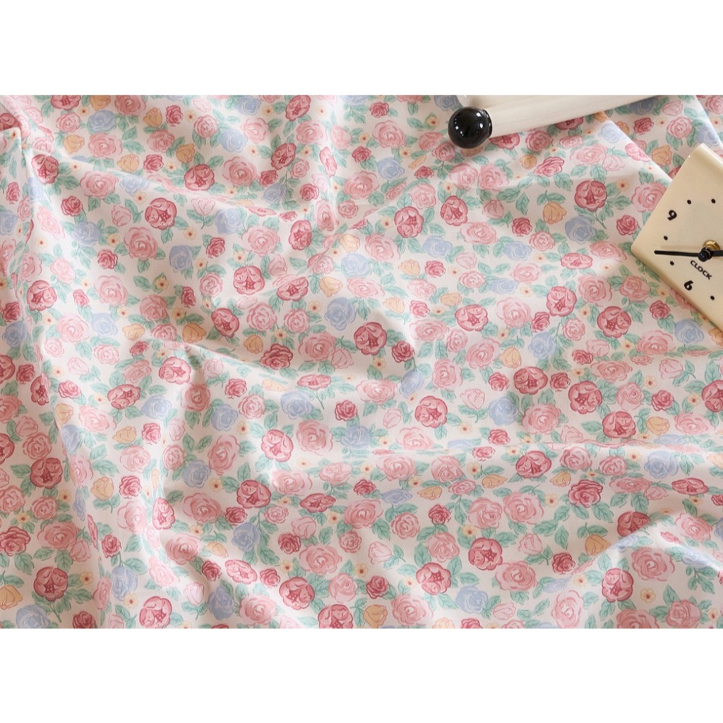 ผ้าคอตตอน 100% ทอทวิล ผ้าเมตร  หน้ากว้าง 1.60 เมตร ลายกุหลาบ Rose cute ลายสก็อตขาวพื้นเขียว