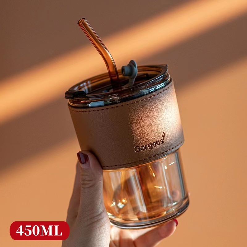 แก้วกาแฟ ใส่น้ำ 450ml สไตล์มินิมอล พร้อมหลอดแก้ว ฝาปิด ปลอกหนังกันร้อน