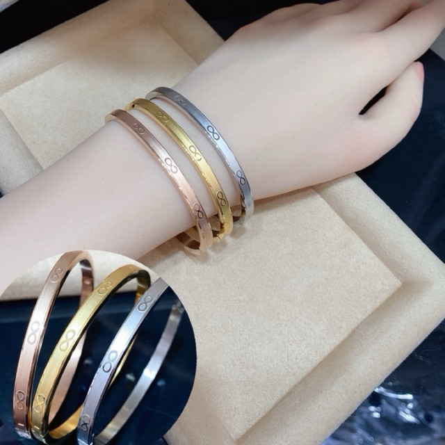 กำไลรายเลข8บางวงเล็ก ข้อมือขนาดเล็กพ่นทราย4mm งานสแตนเลสไทเทเนียมแท้