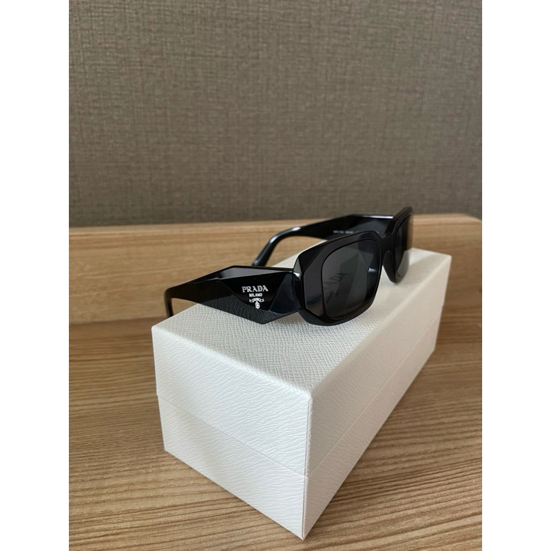 **ขายแล้ว**แว่น Prada รุ่นฮิต สภาพใหม่มาก💯