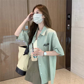 aililai1688 เสื้อเชิ้ตแขนสั้น ลายริ้วลายทาง สีเขียวพาสเทล น่ารักมินิมอล สไตล์เกาหลี เกร๋ๆ สั่งเลยจ้า