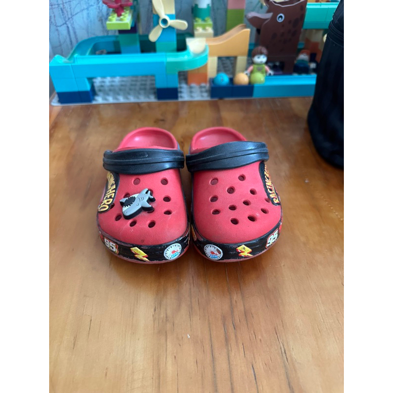 รองเท้า crocs เด็ก มือสอง
