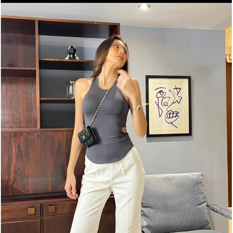 เสื้อกล้ามเว้าเอว -Atipa (มือสองไม่เคยใส่)