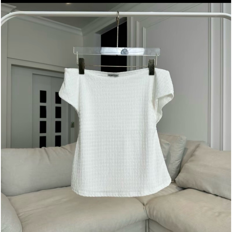 ส่งต่อเสื้อมือ 2 งานป้าย Pomthong สีขาว