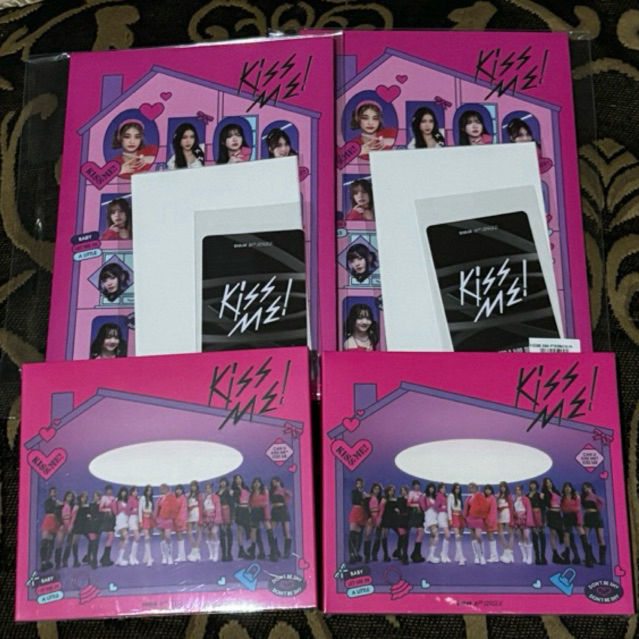 พร้อมส่ง BNK48 CD และ Photobook ไม่แกะ ได้ครบทุกอย่าง 16th single Pink ver.  Kiss Me ให้ฉันได้รู้  มีเก็บเงินปลายทาง