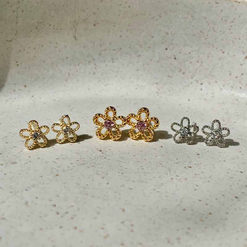 Flora Earrings | @trophies.co