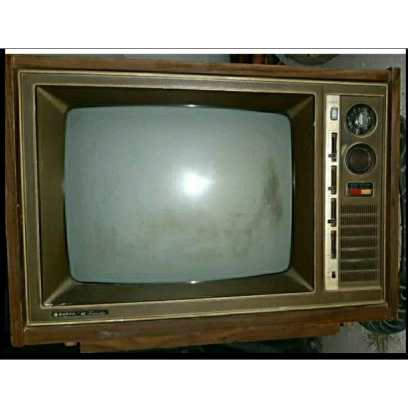 TVขาวดำมือสอง SUNYO 20"รุ่นใช้บิดหาช่อง ขายเฉพาะในกทม.,ทีวีขาวดำซันโย-บอดี้ไม้ผสมพลาสติก แต่มีตำหนิหลายจุด,โชว์แต่งร้าน