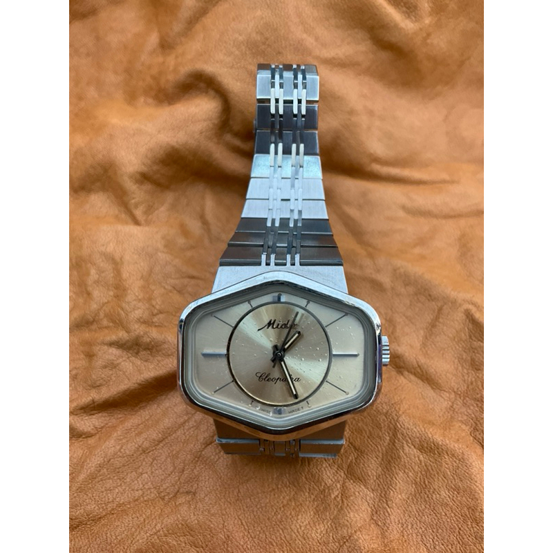 นาฬิกา MIDO Vintage Watch ตัวเรือนและกระจก6เหลี่ยม ระบบไขลาน มือสองของแท้ ราคา 2900 บาท
