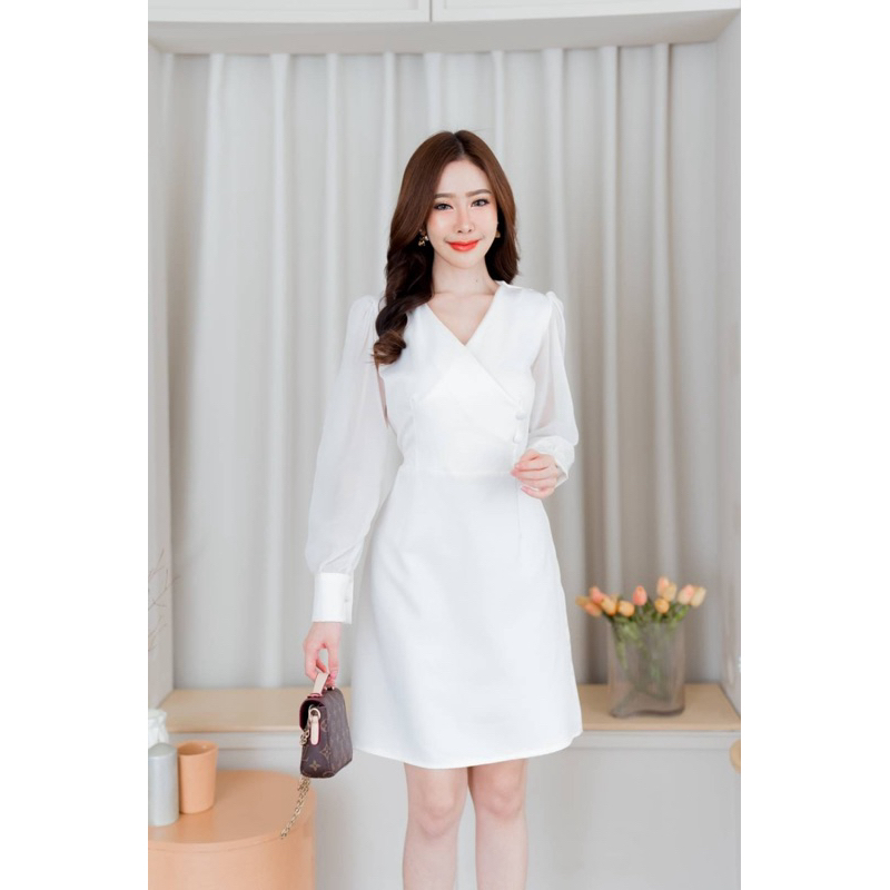 marriaเดรสไขว้หน้าแขนชีฟองแต่งกระดุม งานมาใหม่ ดีเทลเรียบหรู ดูแพงสุดๆ จะใส่ออกงาน  ทำงานชุดเดียวเอาอยู่  ป้ายvera - รูปที่ 2