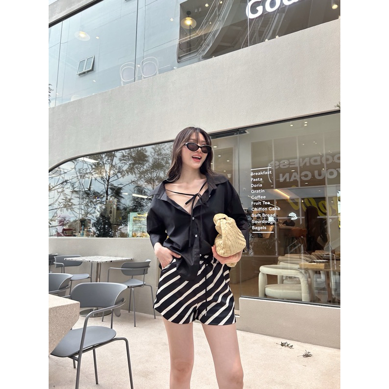 Starsizxstore | Tshoppp ราคาต่อชิ้น⚫️⚪️ เสื้อเชิ้ตCopenhagen top  กางเกงขาสั้น black and white short