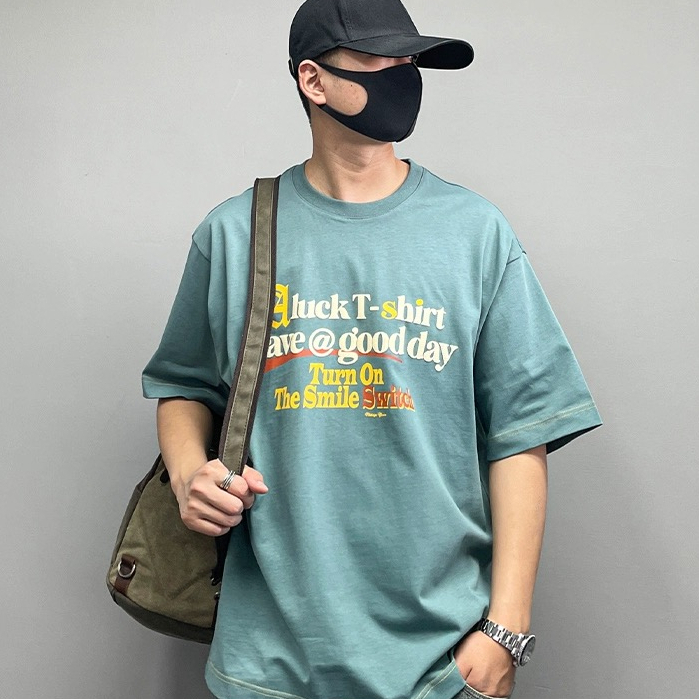 สินค้าเข้าใหม่ เสื้อยืดแขนสั้น ลายอักษรเท่ๆ เก๋สไตส์หนุ่มๆสาวๆเกาหลี ออกแบบโดดเด่นเนื้อผ้าดีใส่สบาย