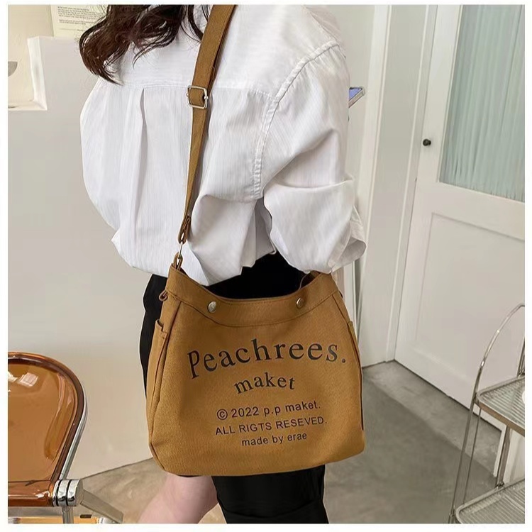 กระเป๋าสะพายข้างผ้าแคนวาสใส่ของได้เยอะมี 3 สีให้เลือก bag800