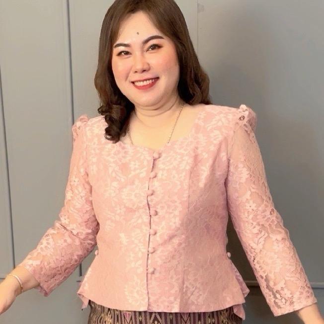 เสื้อลูกไม้ รหัส:ล-028 ทรงผู้หญิง คอหัวใจ เอวจีบลูกศร ชุดผ้าไทยสาวอวบ