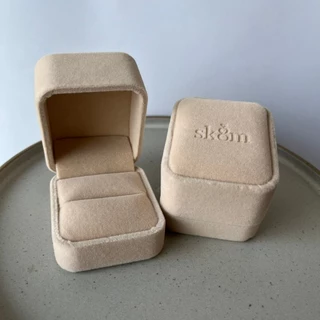กล่องแหวน กล่องกำมะหยี่ ทรงสูง ขนาด 5*4.5*6 CM ใส่เครื่องประดับ กล่องใส่ต่างหู จี้