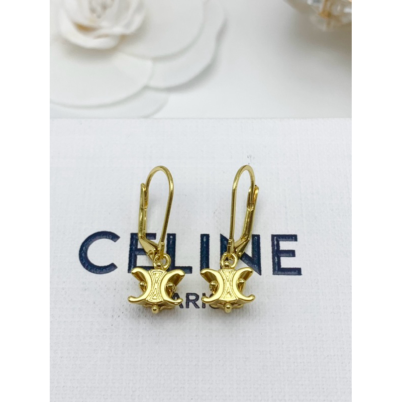 ต่างหู Ce    line สีทอง  เกรดใส่สลับ  รุ่นนี้น่ารัก ใส่ง่าย สวย ทองหนาเป๊ะ (ต20)