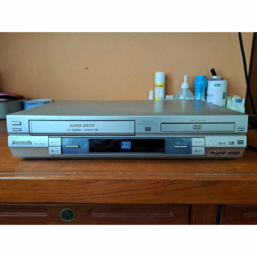 เครื่องเล่นวีดีโอ VHS-DVD Panasonic NV-VP32 ไม่มีรีโมท
