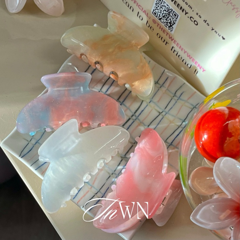 สีใหม่! กิ๊บเปลียนสี กิ๊บหนีบผมเปลี่ยนสี 11cm. รุ่น Lucienne hair claw —teenyweeny.co เปลี่ยนสีเข้มขึ้นเมื่อโดนแดด