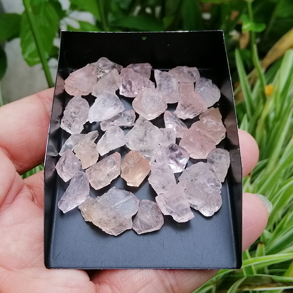 Morganite มอการ์ไนท์ น้ำหนัก 20 กรัม พลอยก้อน ดิบ แท้ ธรรมชาติ พลอยแท้ หินแท้ หินอัญมณี