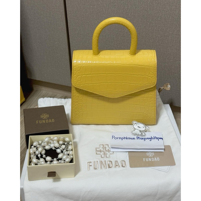 💛Fundao bag รุ่น Mia หนังวัวแท้ calf skin ปั๊มลายจระเข้ สีเหลือง