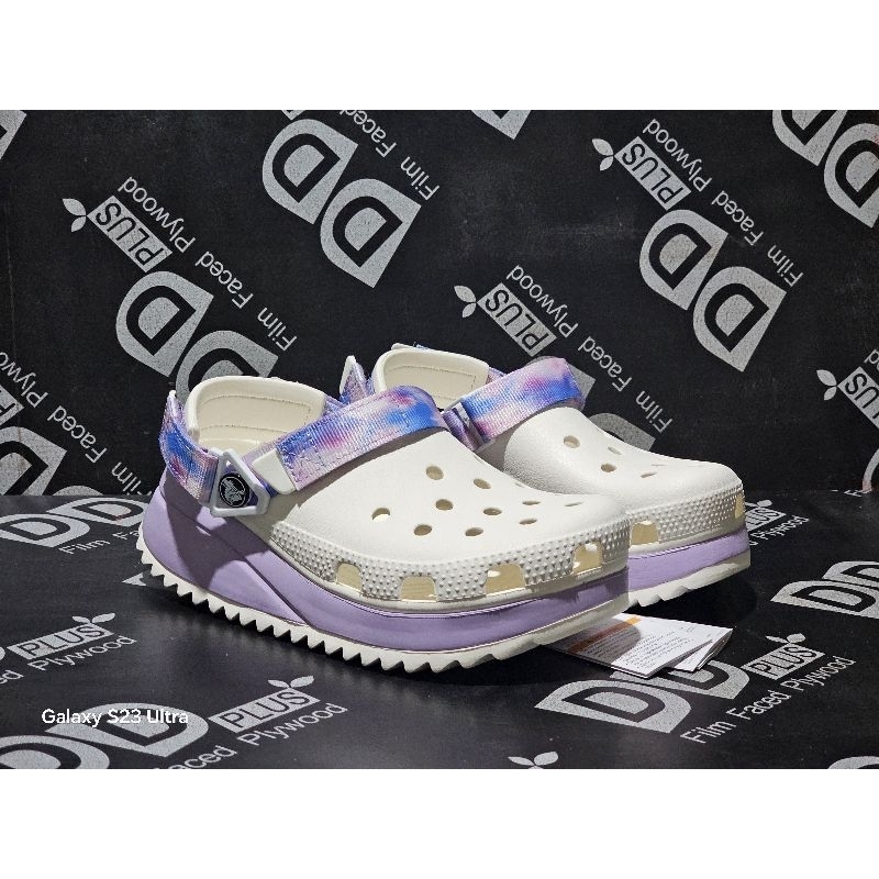 รองเท้าแตะ Crocs Classic Mega Clog ผู้หญิง ส้นสูง มีไชส์35–41รองเท้าสวยสวย