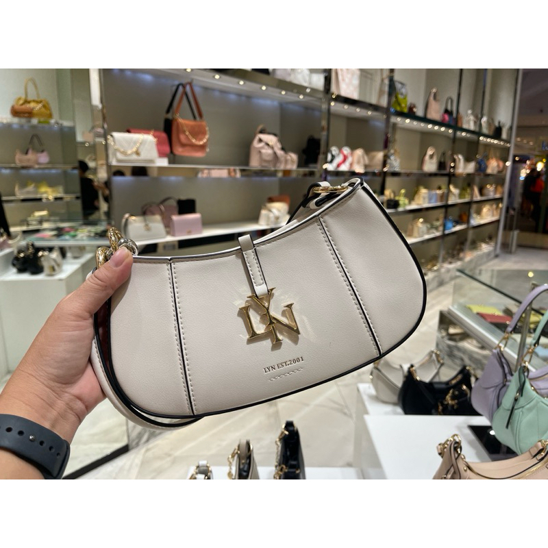 กระเป๋าสะพายไหล่ BRIGHTON