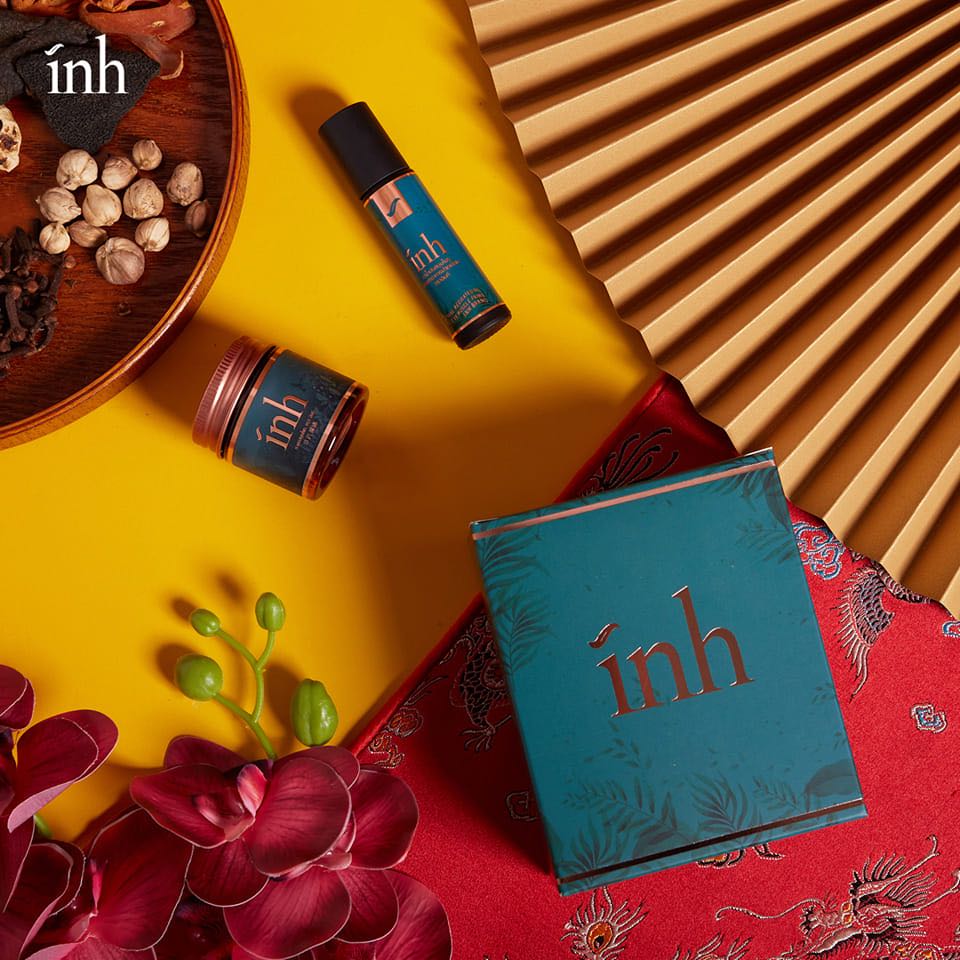 Inh Premium box set ของขวัญพิเศษสำหรับเทศกาล ยาดมสมุนไพร และน้ำมันนวด