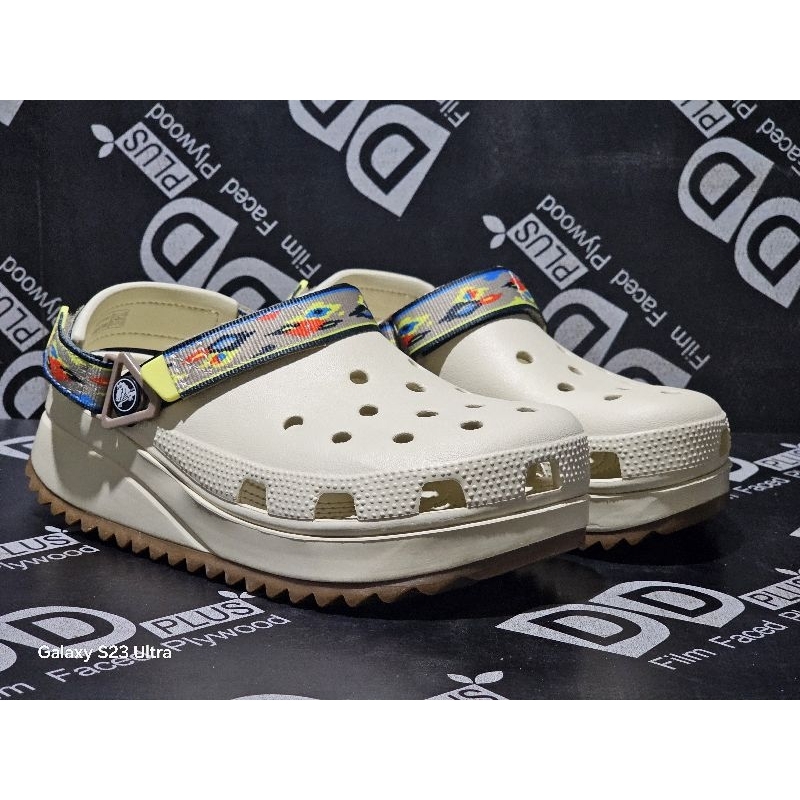 รองเท้าแตะ Crocs Classic Mega Clog ผู้หญิง ส้นสูง มีไชส์35–41รองเท้าสวยสวย