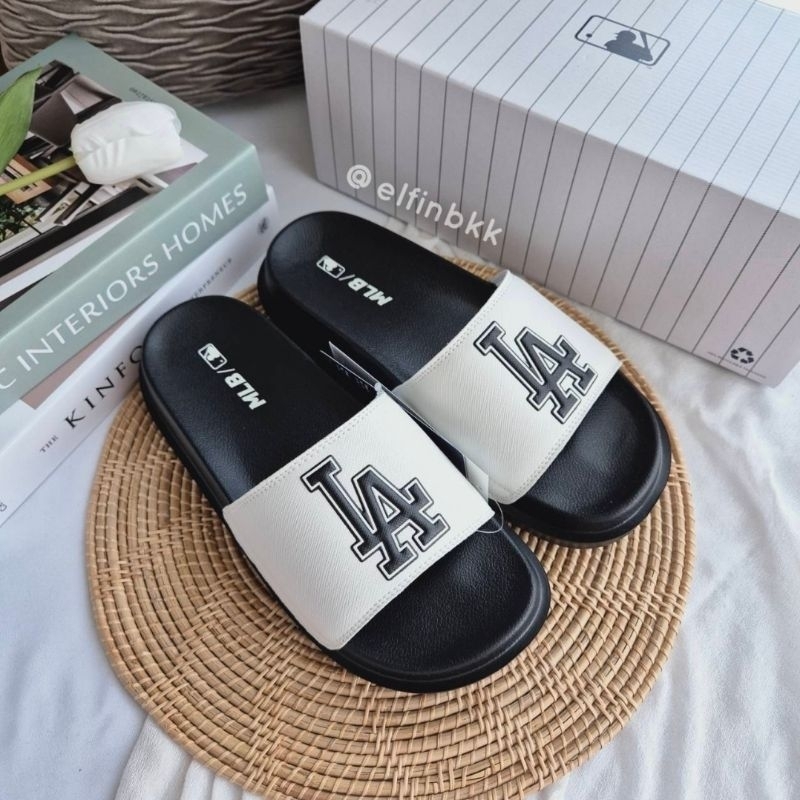 แท้ 💯 MLB Mound/ Dia Monogram Slides/Sandals รองเท้าแตะแบบสวม NY สีดำ/สีขาว/สีน้ำเงิน
