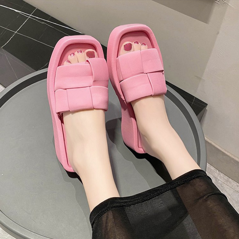 Walkon ห้ามพลาด รองเท้าแตะแฟชั่นผูหญิงแบบสวม เสริมส้น 1.5 นิ้ว ดีเทลสายคาดเป็นลายสาน 4สีสันสุดน่ารักให้เลือก ใส่แล้วเท้า