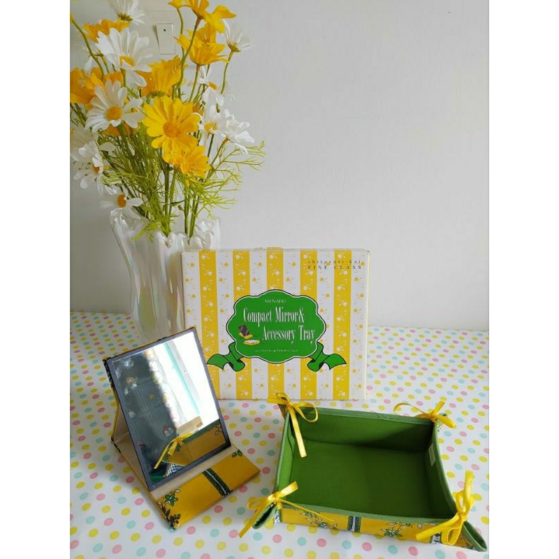 Menard Compact Mirror & Accessories Tray กระจก และถาดใส่ของ ใหม่ มีกล่อง