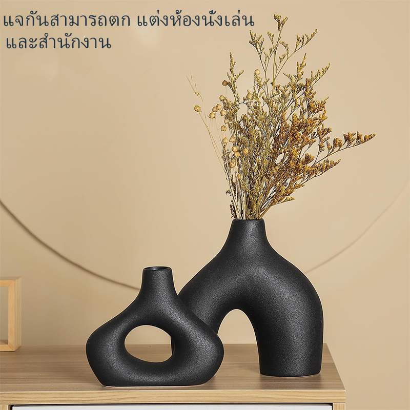 แจกันดอกไม้สีขาวสำหรับตก แต่งบ้านของคุณให้ดูสวยงามมากยิ่งขึ้นประแจกันดอกไม้ผลิตจากเซรามิกสีขาวตก แต่งด้วยโบฮิเมีย ที่ทัน