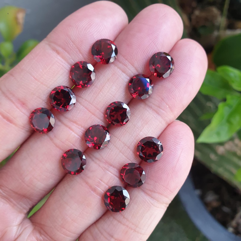 กลม 8มิล 1เม็ด‘ พลอยแท้ โกเมน Red Garnet สีแดงแก่ก่ำ เกรดท็อป พลอย พลอยแดง นพเก้า อัญมณี พลอยสวย พลอยสีแดง โกเมนแท้ Gems