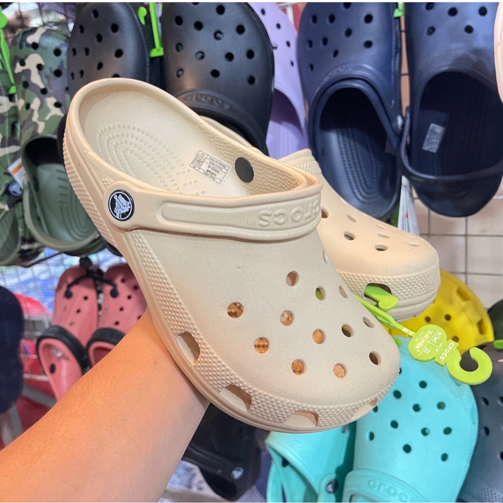 รองเท้า Crocs classicแบบสวมสำหรับผู้หญิงและผู้ชายงานสวย 10 สี