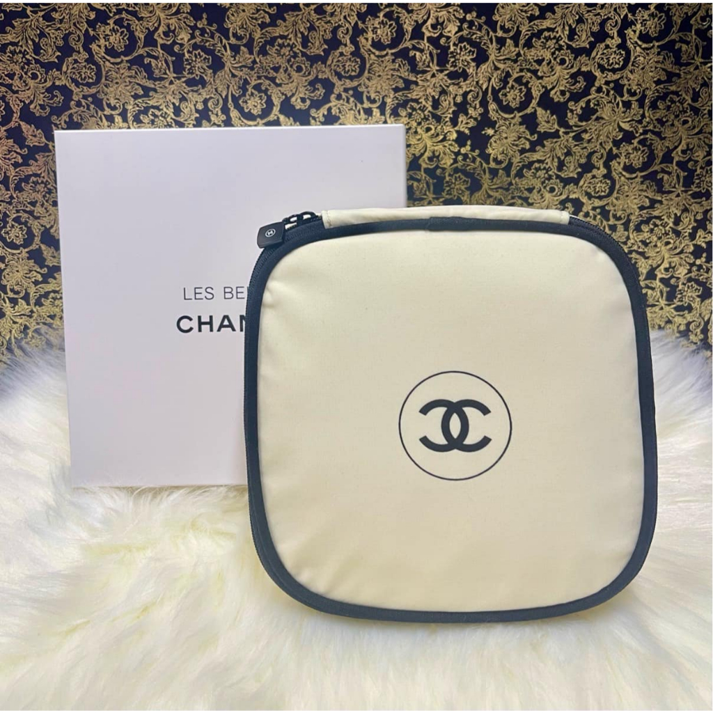 CHANEL BEAUTE Premium Cosmetic Bag VIP Gift  กระเป๋า จากเค้าเตอร์เครื่องสำอาง