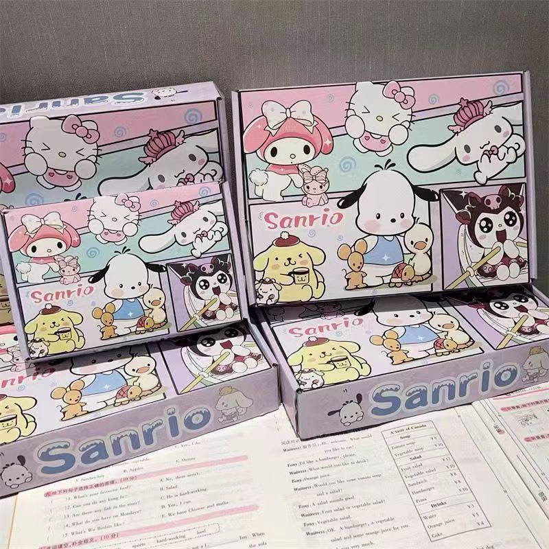 [ พร้อมส่ง ] กล่องพัสดุแบบพับ (1 ใบ) 2 ขนาด ลายการ์ตูน Sanrio พิมพ์ลายชัดสีเข้ม น่ารัก ของขวัญ