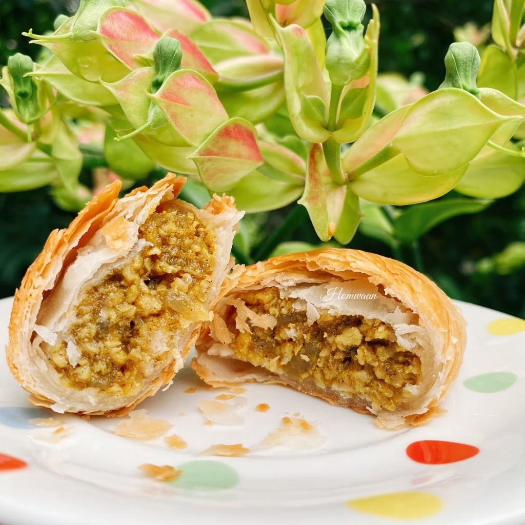 กะหรี่พัฟไก่พริกไทยตรัง Chicken curry puff