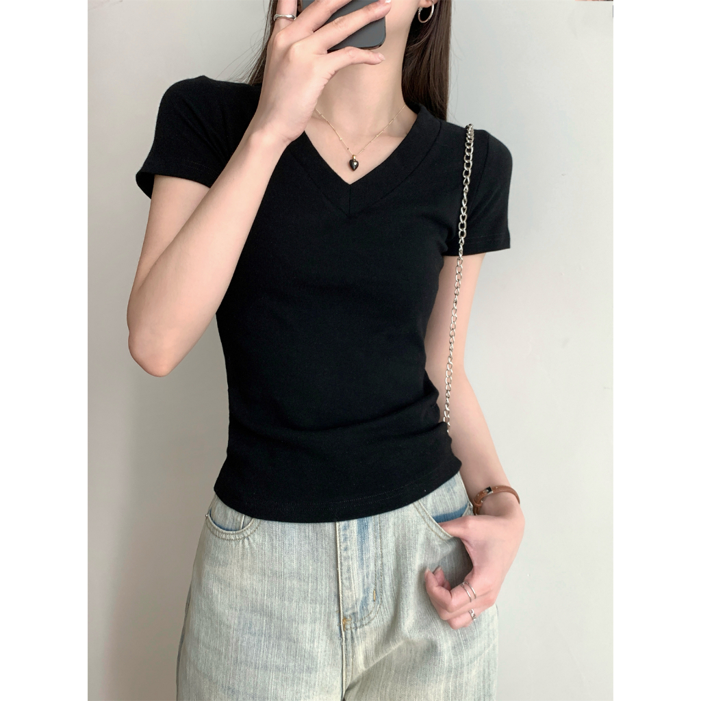 Beryl เสื้อยืดแขนสั้นสีขาวคอวีลำลอง เสื้อยืดสีทึบขั้นพื้นฐาน ผ้าเนื้อนุ่ม ใส่สบาย กระชับสัดส่วน รูปที่ 2