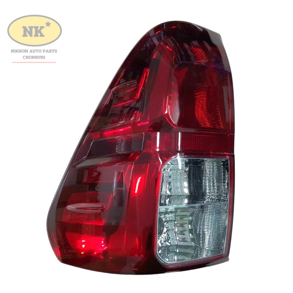 ไฟท้าย โตโยต้า รีโว่ 15'-22' สี แดง/ขาว/ขาว / Toyota REVO 15'-22' Red/White/White (ราคาต่อ 1ข้าง)