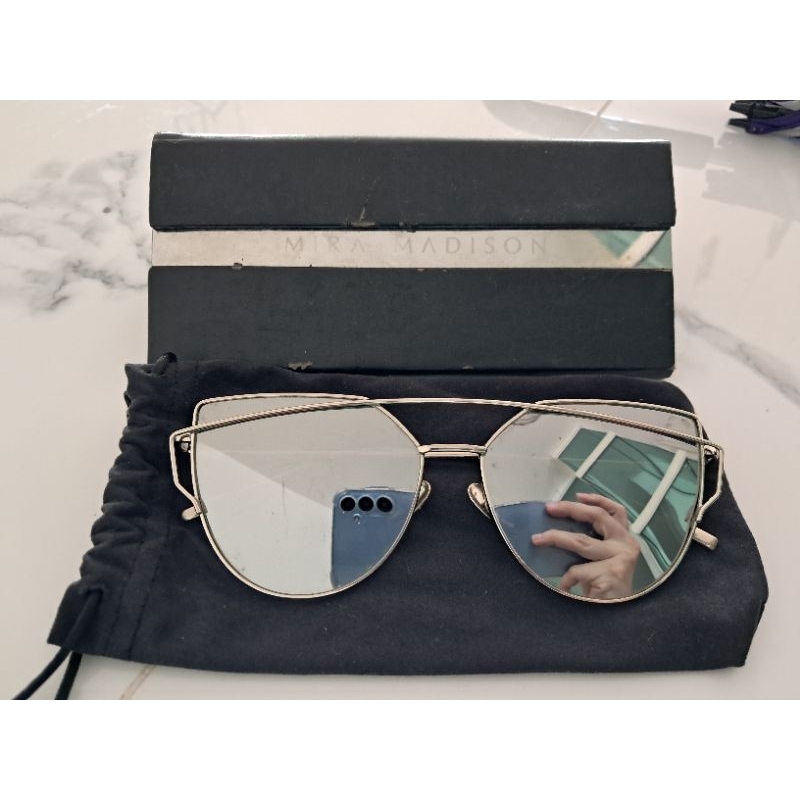 แว่นกันแดด Mira madison