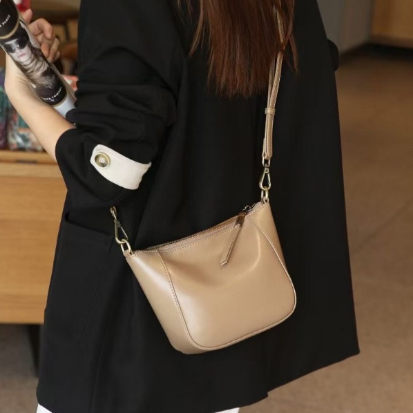 Molisa   กระเป๋าสะพายข้าง มินิมอล จุของได้เยอะ #6946 กระเป๋าสะพายข้าง