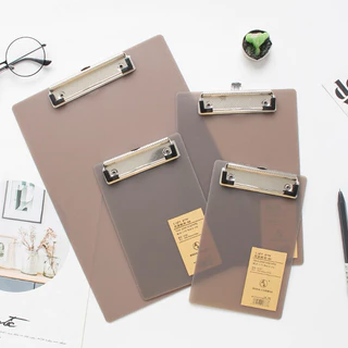 <ใหม่! สีขาวขุ่น> แผ่นรองเขียนพลาสติก |ขาว-ดำ-กาแฟขุ่น| บิล,A4,A5,A6 Writting Pad แผ่นรองเซ็นต์ แบบหนีบ คลิปบอร์ด
